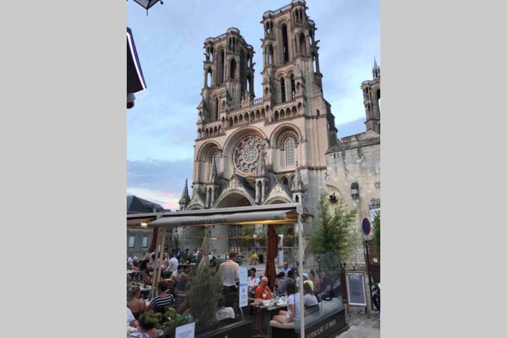 Laon : « Suite Privee Au Pied De La Cathedrale » ภายนอก รูปภาพ